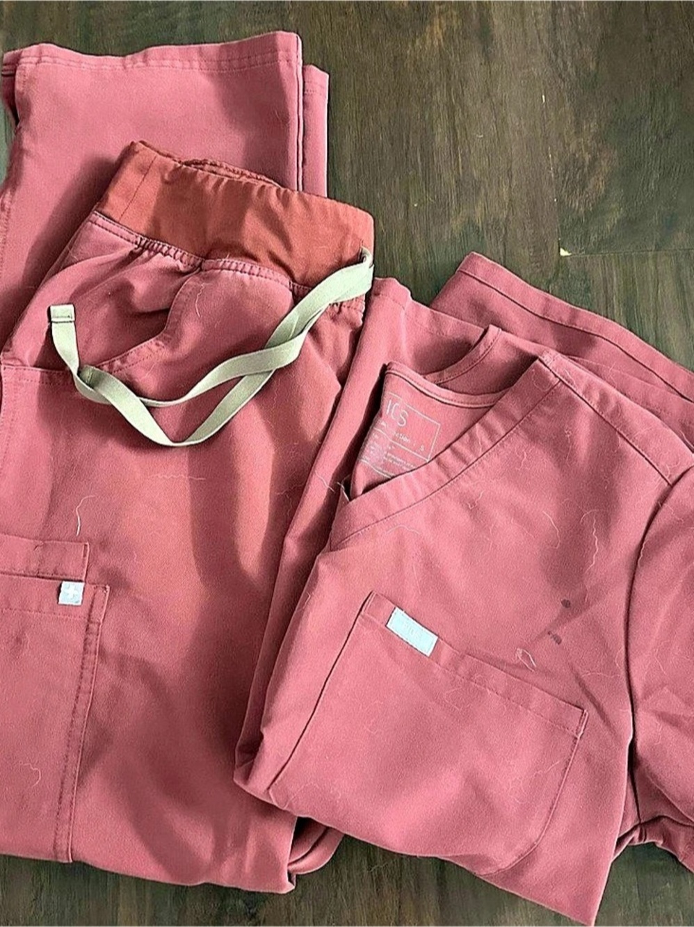 Figs Scrub Set M/P cargo pants and Small top mauve pink